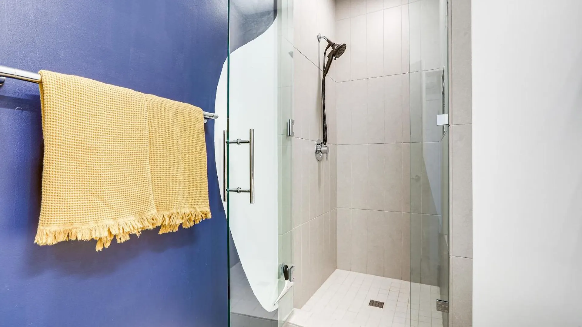 Pet-Friendly Sacramento Studio Rental 0*,
